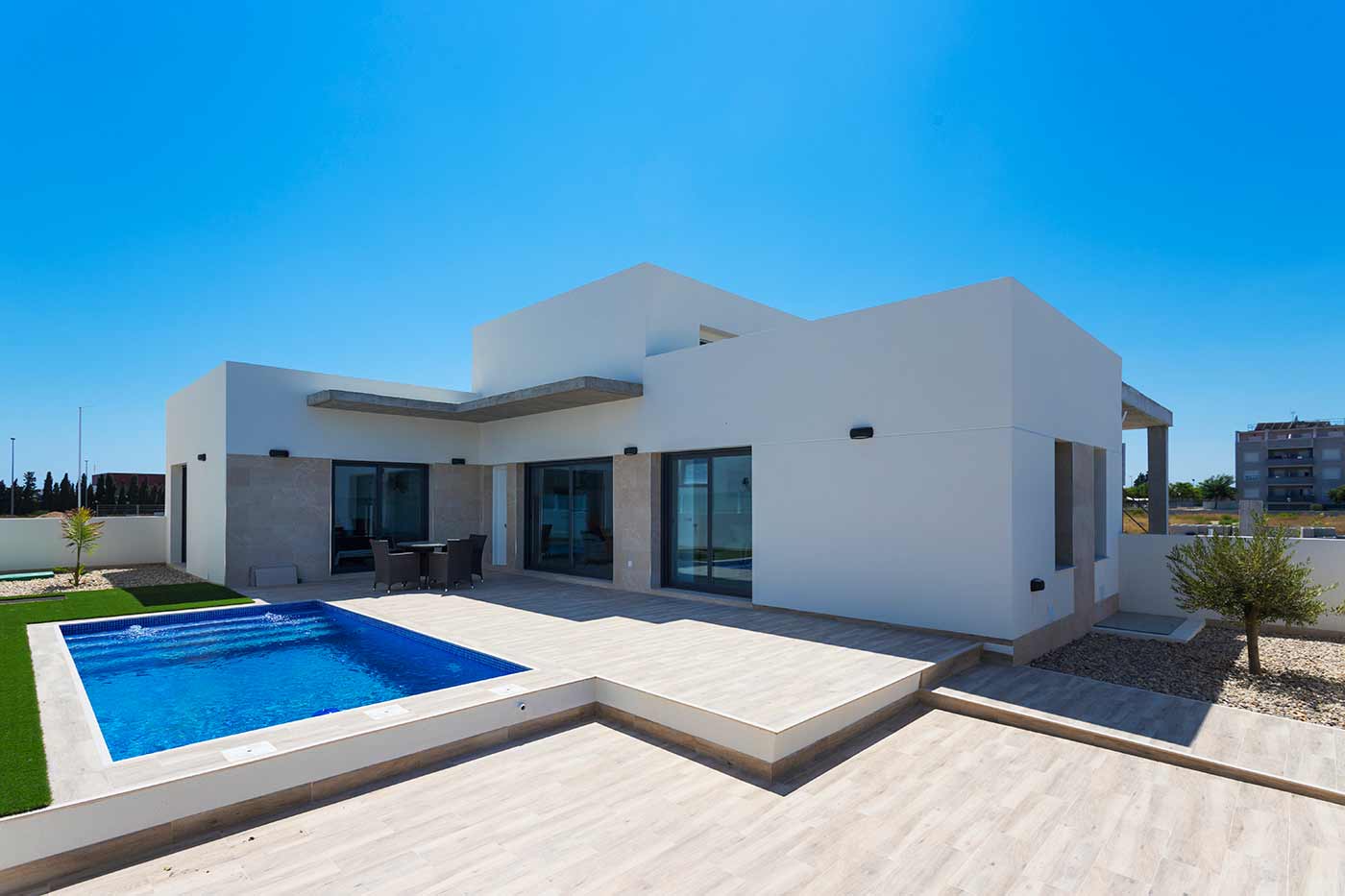 SINGLE-STOREY 3-BED VILLA WITH POOL IN DELIGHTFUL DAYA NUEVA