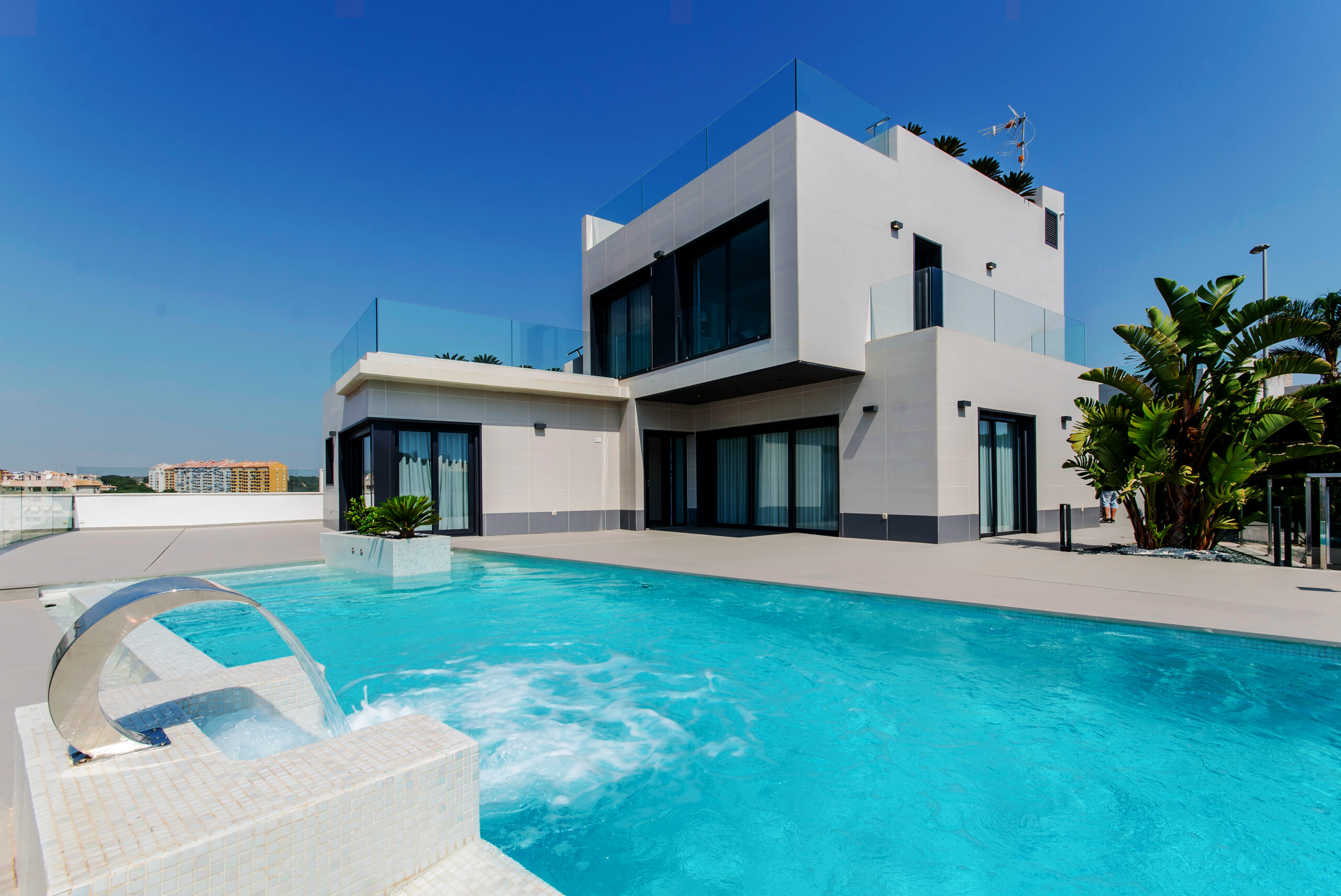 STUNNING 3-BED COASTAL VILLA AT CAMPOAMOR