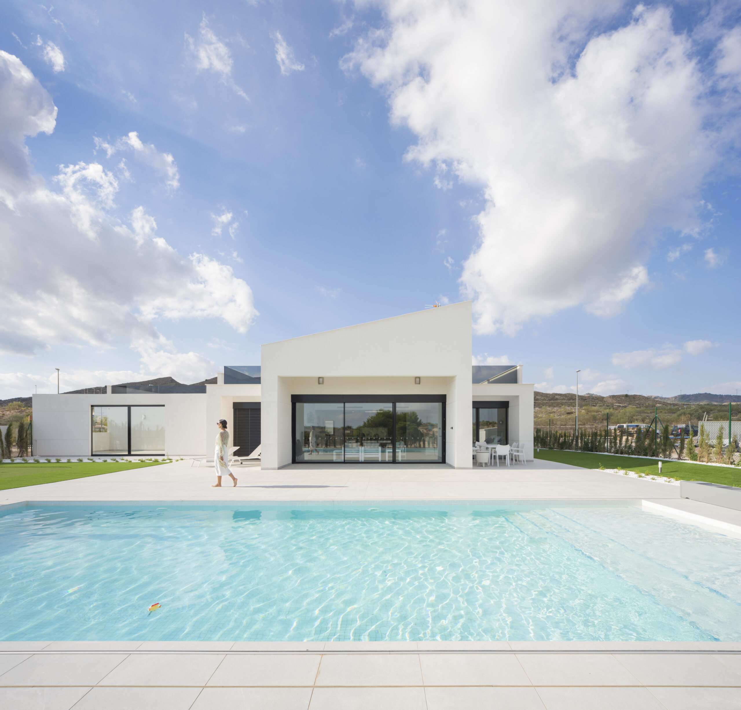 AMAZING 6-BED VILLA ON HUGE FRONT-LINE PLOT IN GOLF & WELLNESS RESORT