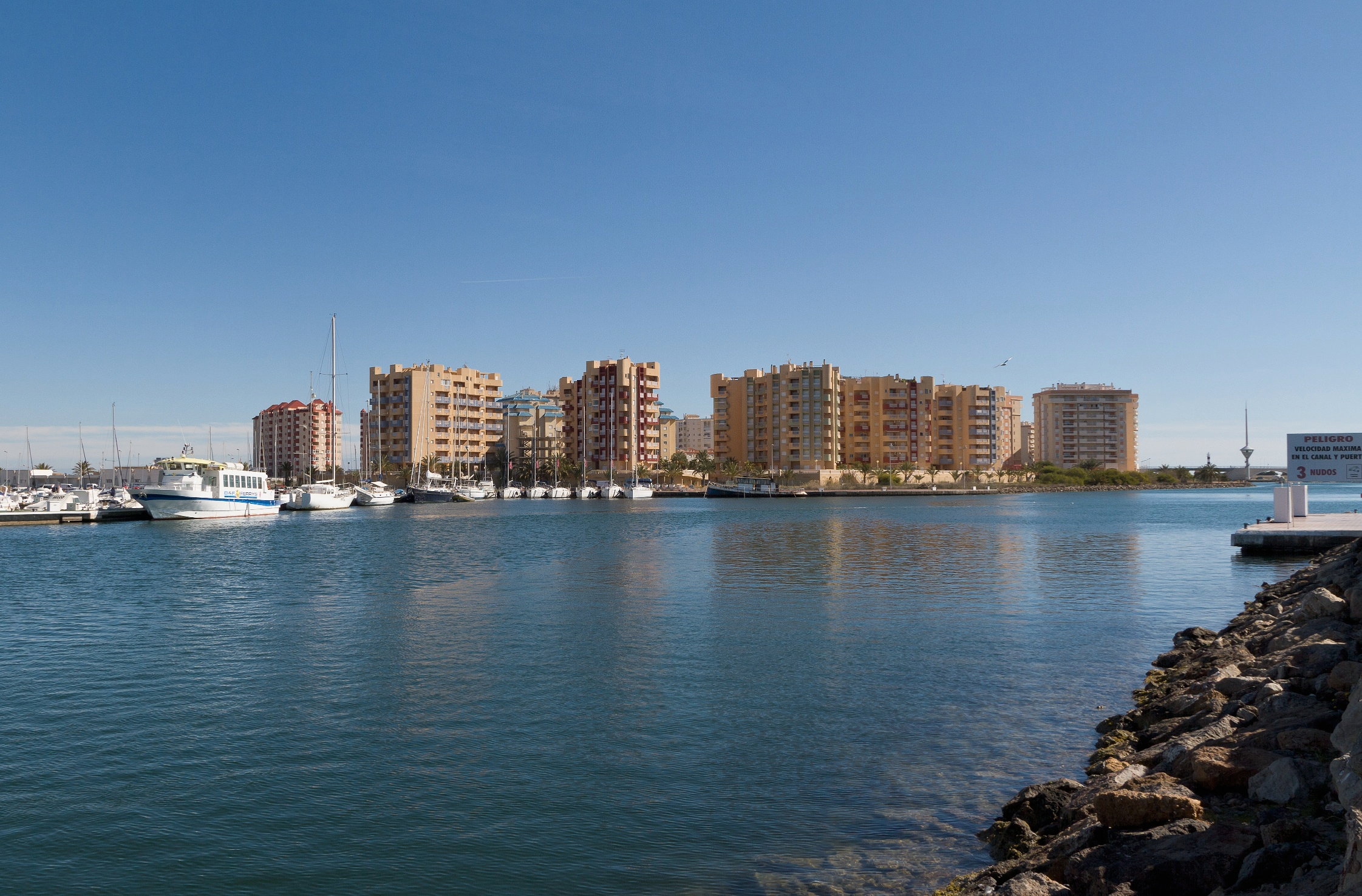 AMAZING 2-BED BEACH APARTMENTS AT LA MANGA