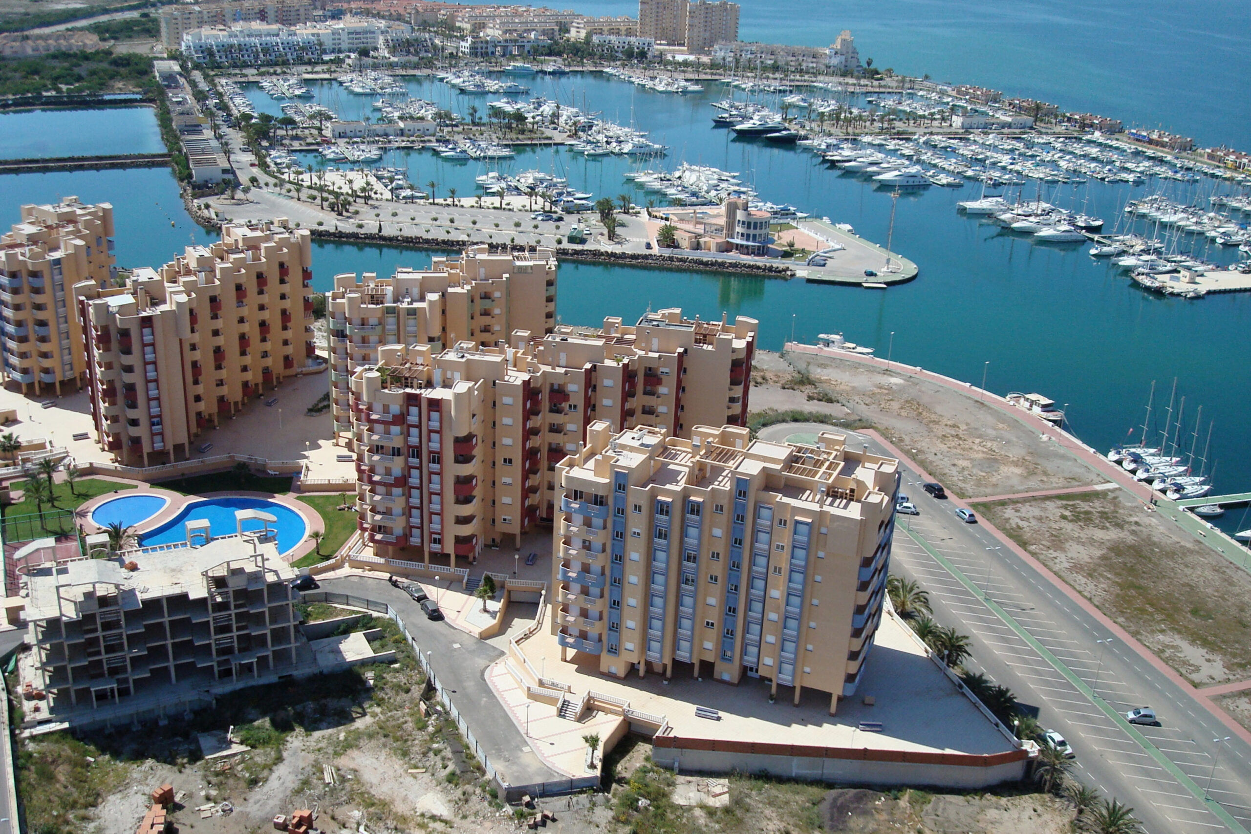 AMAZING 2-BED BEACH APARTMENTS AT LA MANGA