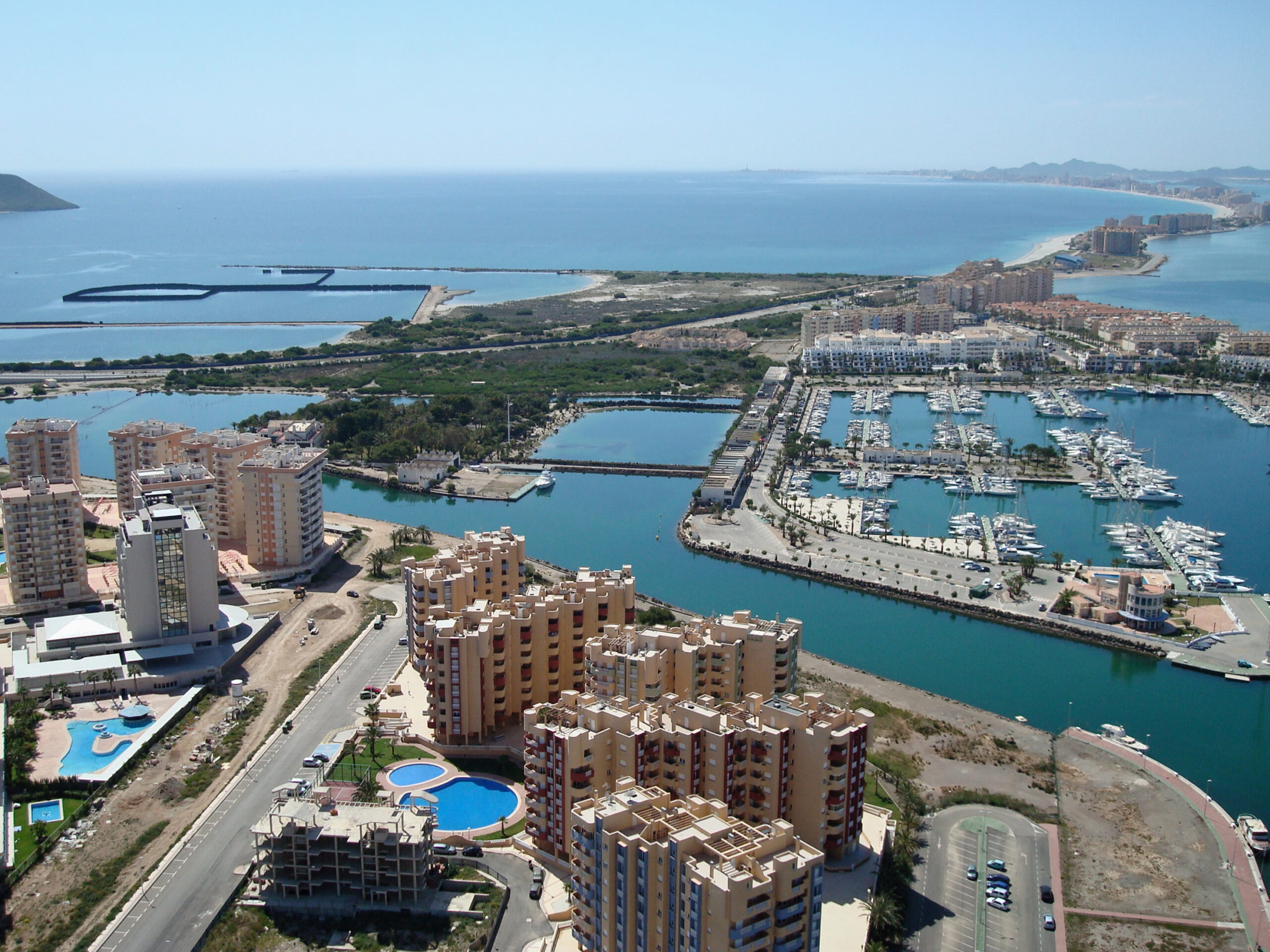 KEY-READY LUXURY APARTMENTS OVERLOOKING LA MANGA MARINA