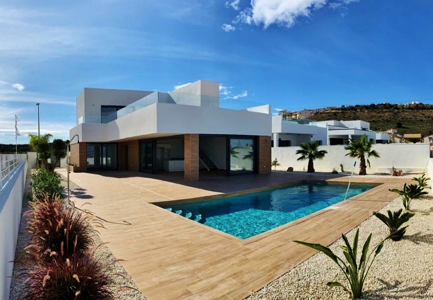 BESPOKE SELF-DESIGN 4-BED VILLA & POOL ON HUGE CORNER PLOT