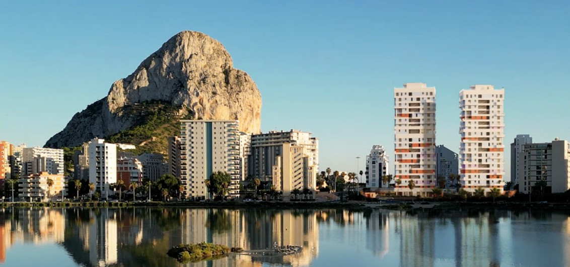 WORLD-CLASS VIEWS FROM NEW COASTAL HOMES IN CALPE