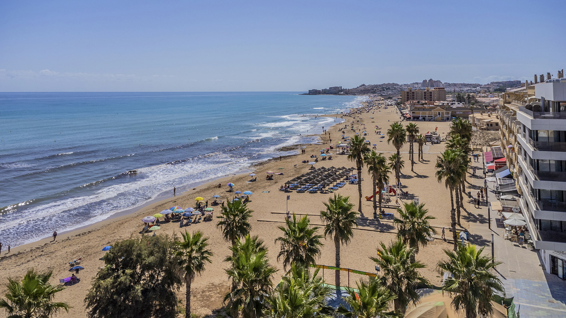 FANTASTIC 3-BED MEGA-PENTHOUSE & SOLARIUM AT LA MATA BEACH