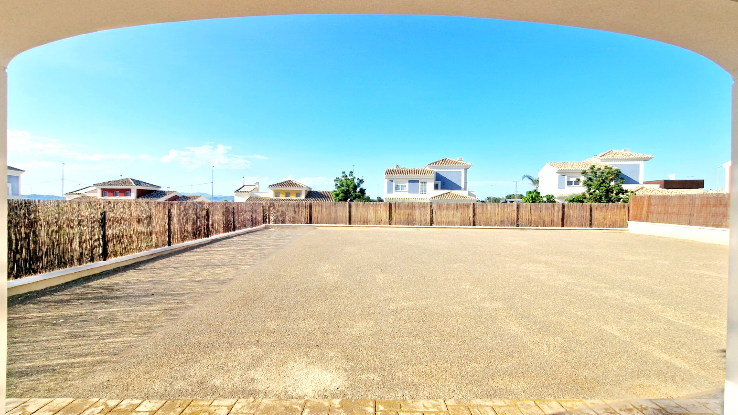 AMAZING-VALUE KEY-READY 3-BED DETACHED VILLA ON HUGE PLOT