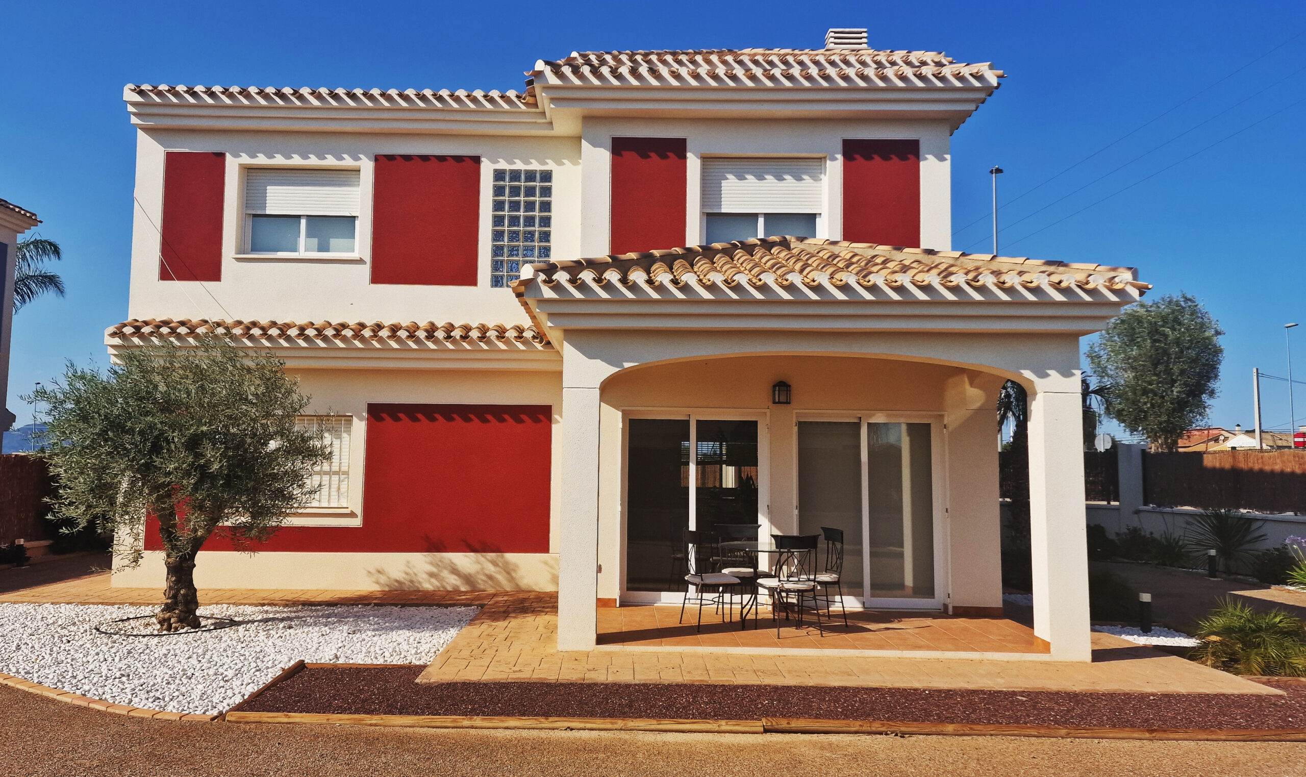 AMAZING-VALUE KEY-READY 4-BED DETACHED VILLA ON HUGE PLOT