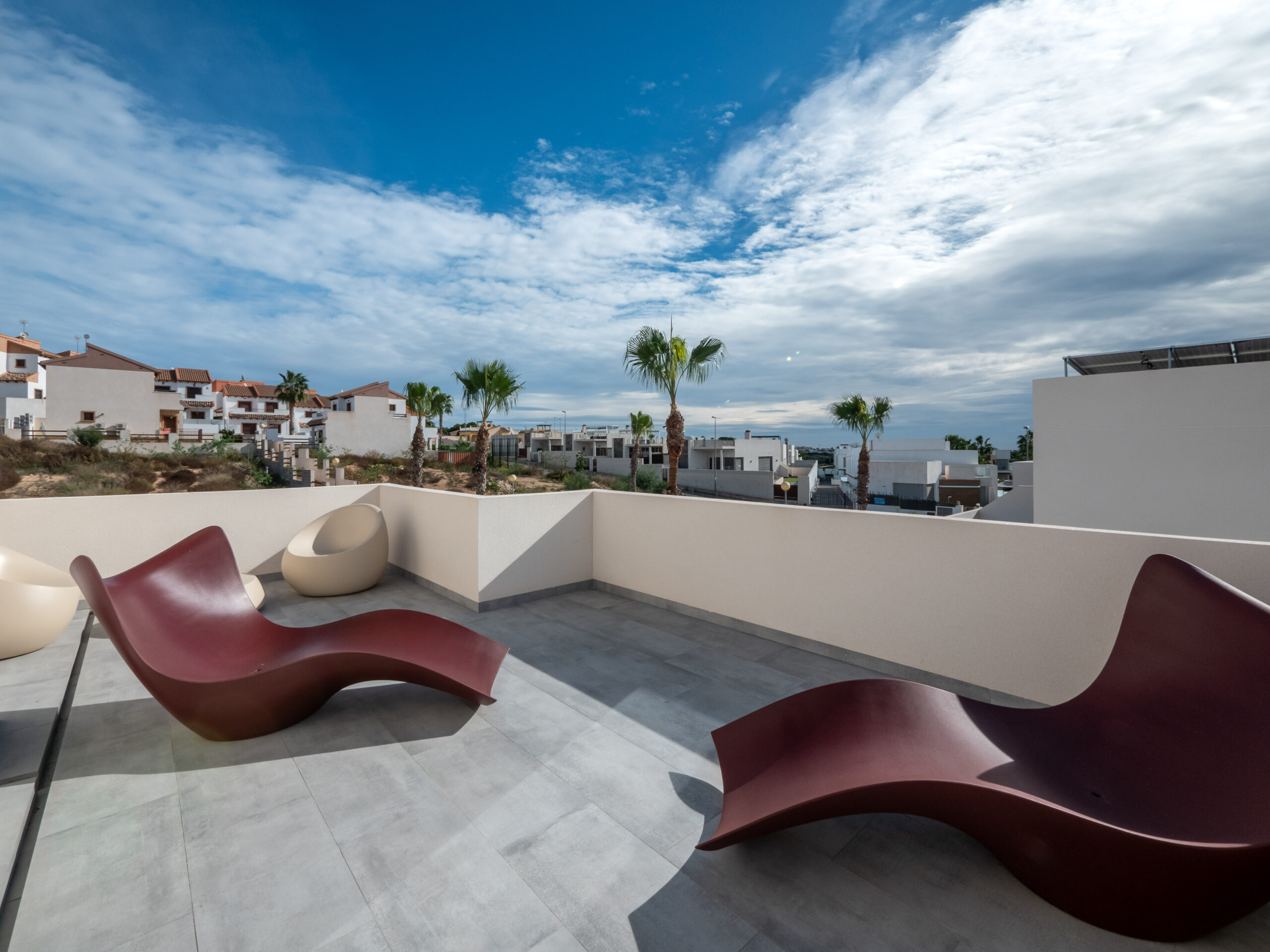 KEY-READY MODERN 3-BED VILLA WITH SUN TERRACE IN VILLAMARTIN