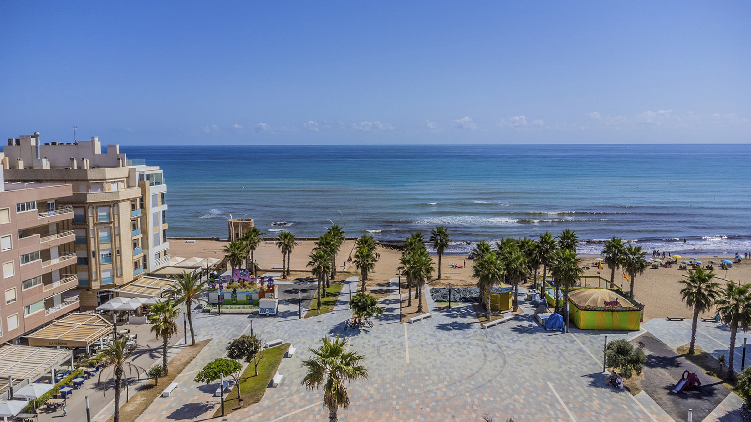 FANTASTIC 3-BED MEGA-PENTHOUSE & SOLARIUM AT LA MATA BEACH