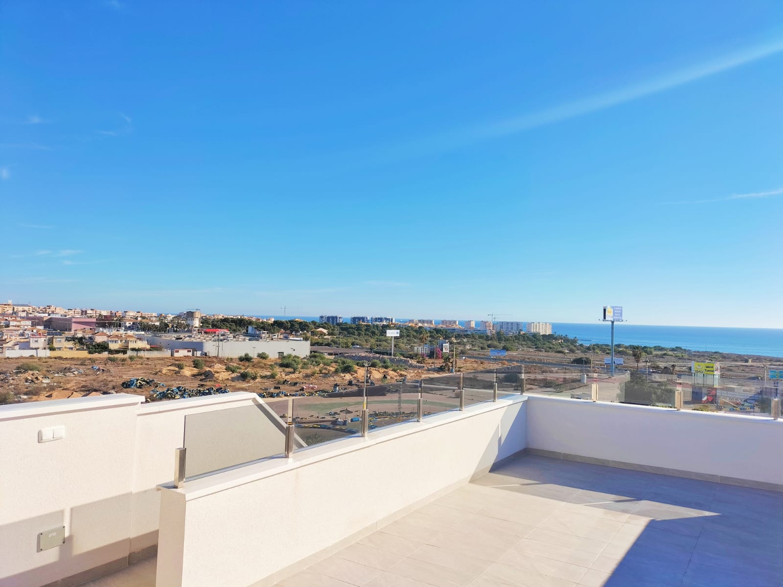 KEY-READY FULLY-FURNISHED SEA-VIEW PENTHOUSE AT PLAYA FLAMENCA