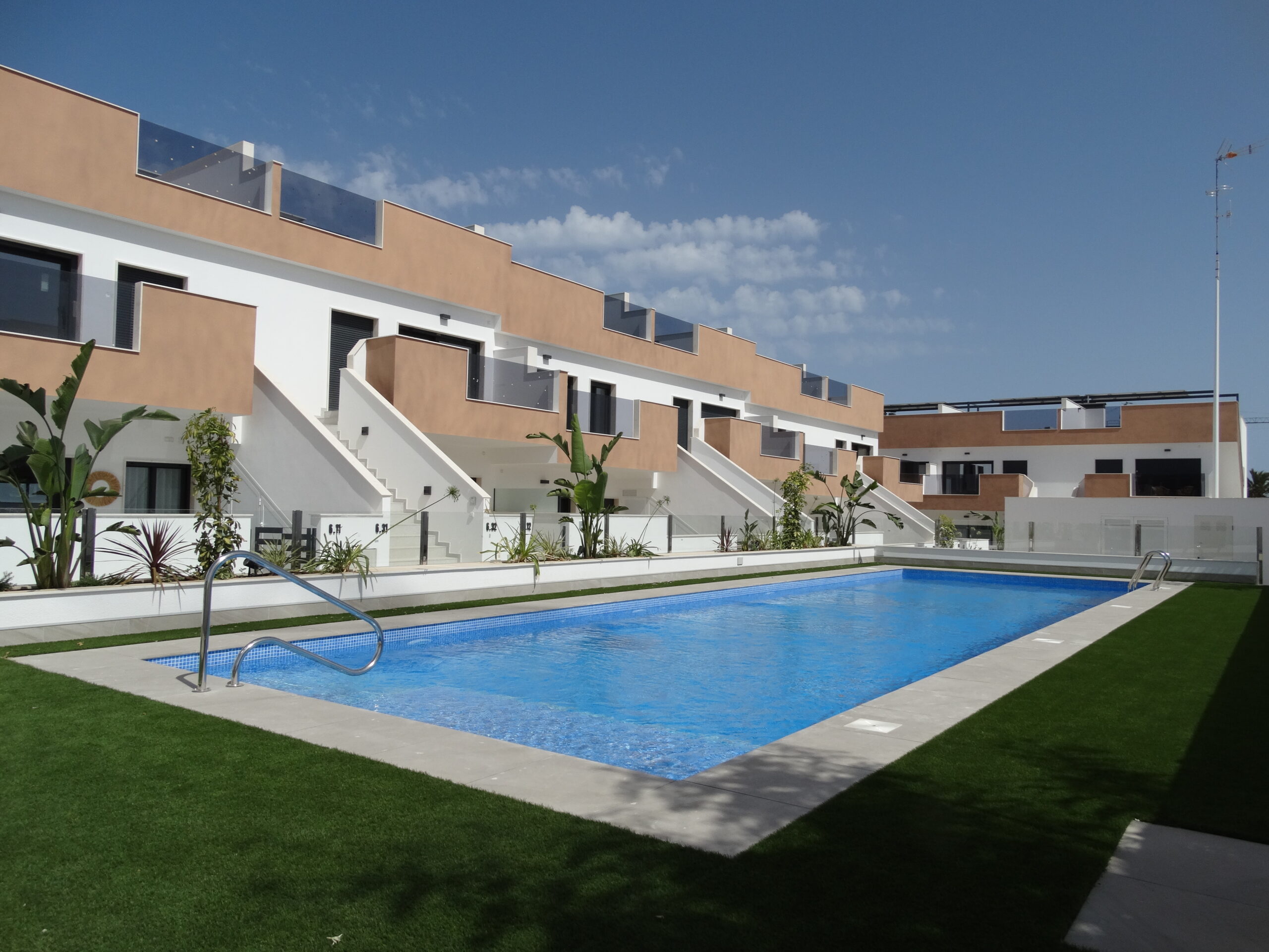 WELL-PRICED 2-BED BUNGALOWS & DUPLEXES WITH COUNTRY VIEWS IN PILAR