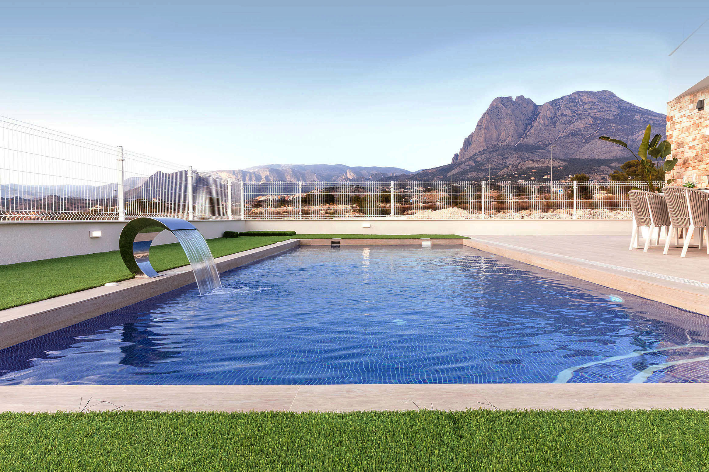 LUXURY 3-BED VILLA WITH POOL & PANORAMIC SEA VIEWS
