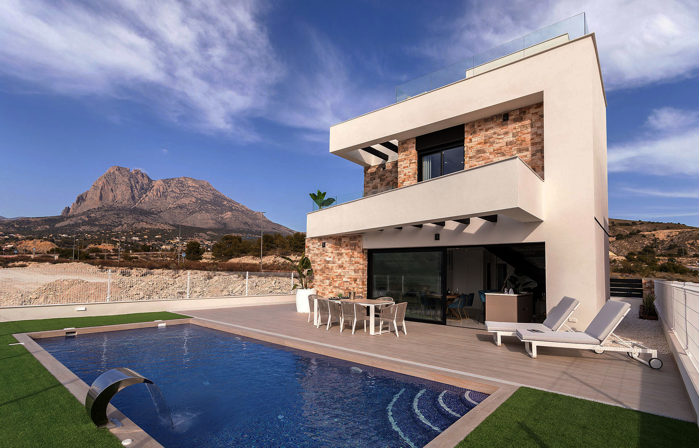 LUXURY 3-BED VILLA WITH POOL & PANORAMIC SEA VIEWS