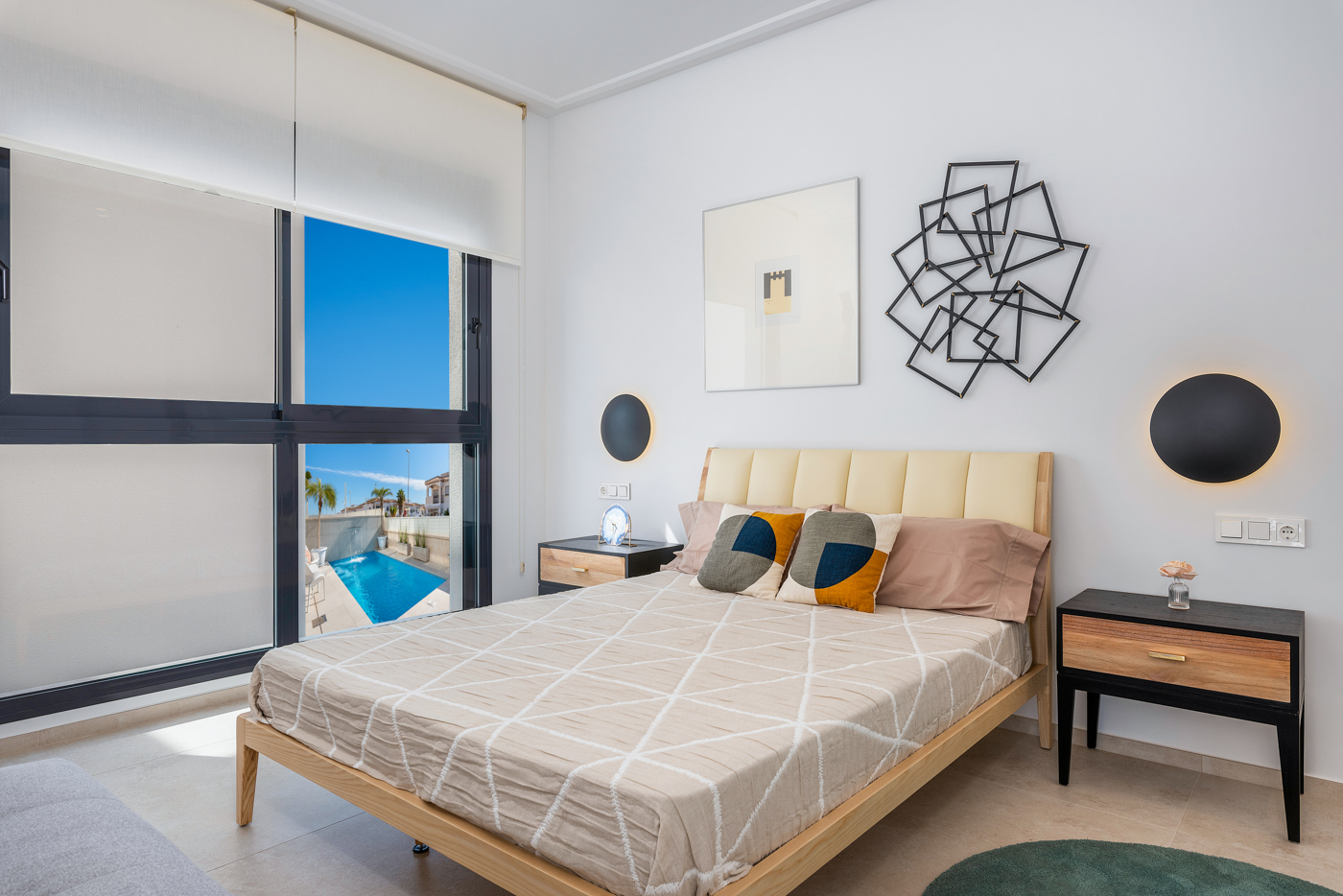 KEY-READY LUXURIOUS 3-BED VILLA WITH SOLARIUM SEA VIEWS