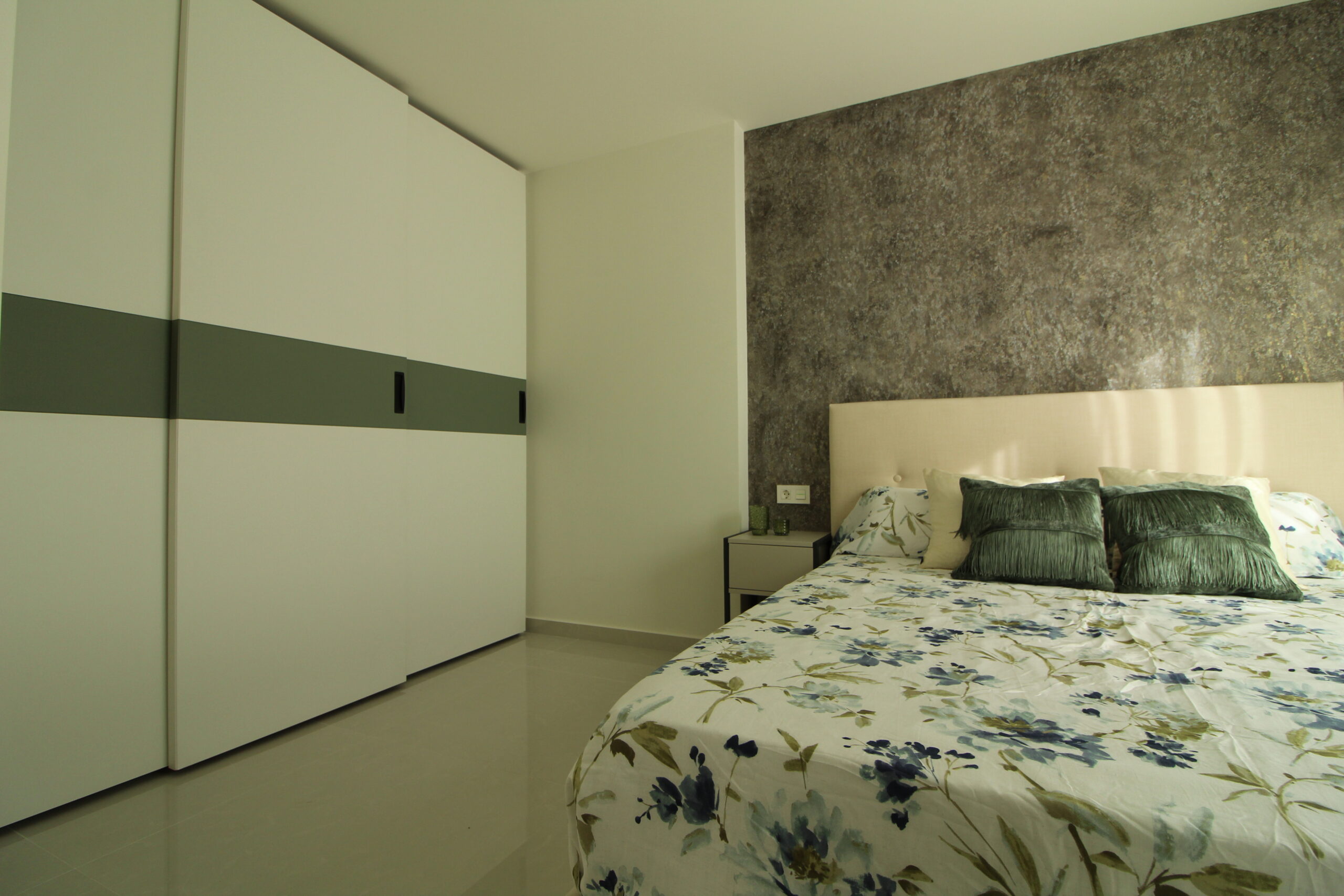 KEY READY 3-BED APARTMENT IN COASTAL TORRE DE LA HORADADA