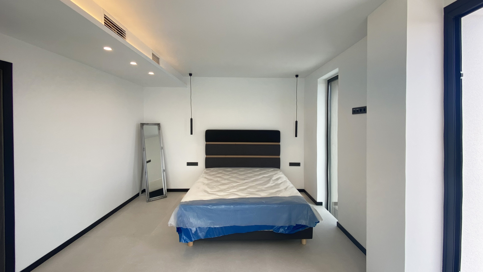 AMAZING 4-BED VILLA WITH PADEL COURT 120m FROM BEACH