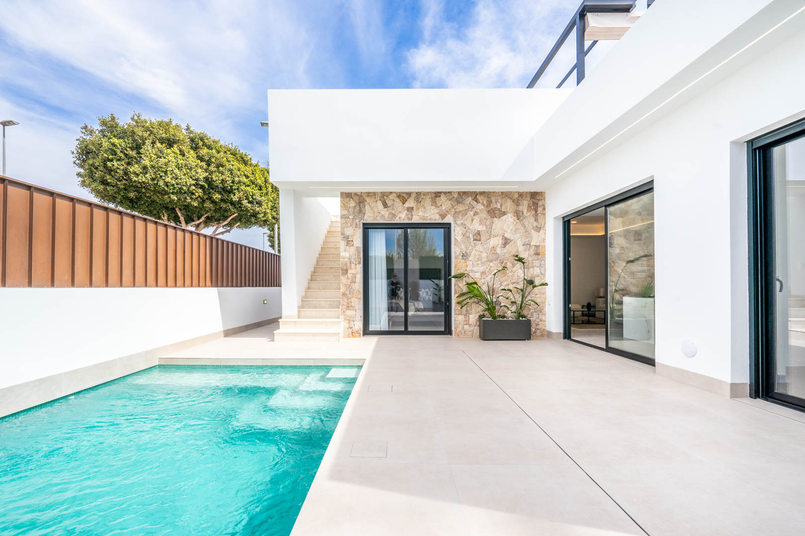 KEY-READY 3 BED VILLA WITH POOL, SOLARIUM & MOUNTAIN VIEWS