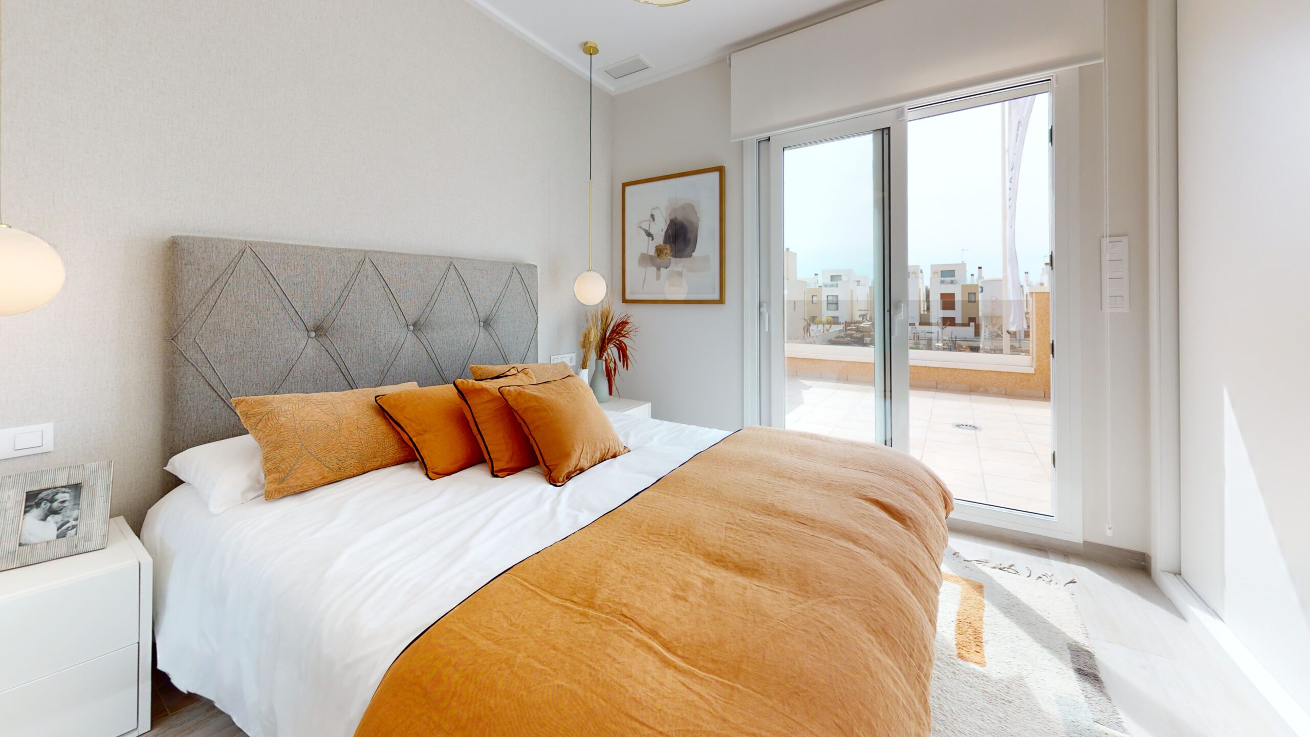 SUPERB 3-BED TOWNHOUSES, APARTMENTS & PENTHOUSES ONLY 5 MINS FROM BEACH