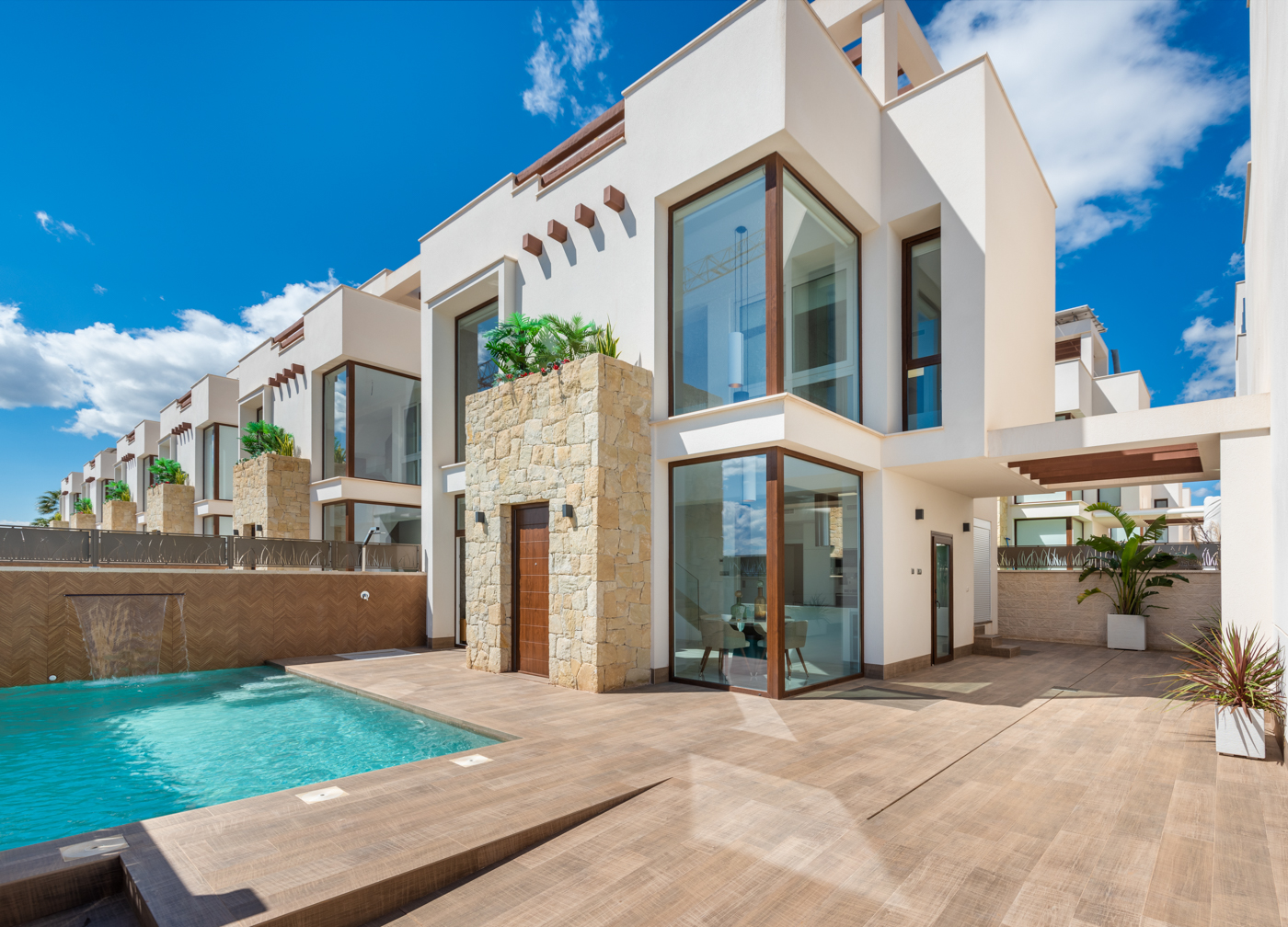 KEY-READY FURNISHED 3-BED VILLAS NEAR LOS MONTESINOS