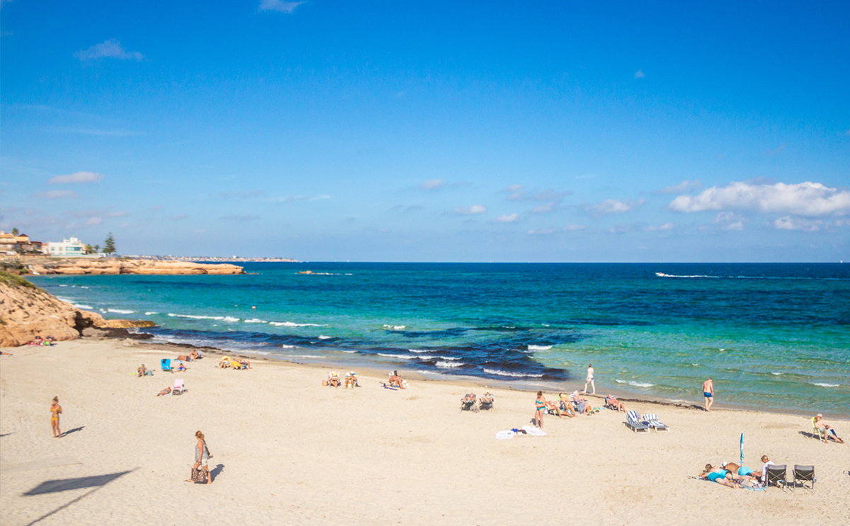 SUPERB 3-BED TOWNHOUSES, APARTMENTS & PENTHOUSES ONLY 5 MINS FROM BEACH