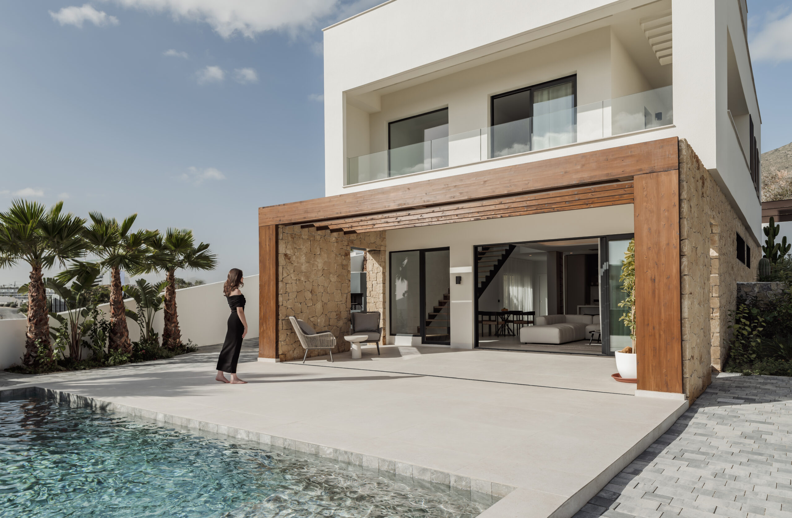 LUXURY 3-STOREY 4-BED MANSION ON LARGE SEA-VIEW PLOT