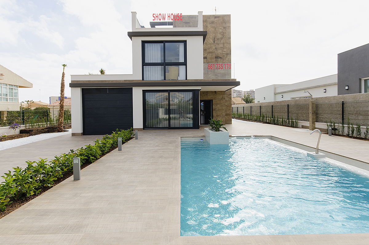 KEY-READY & FURNISHED LUXURY 6-BED VILLA AT CAMPOAMOR